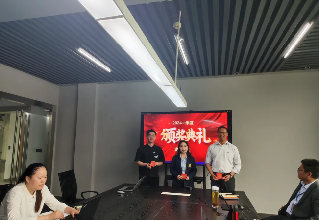 J9游戏风管销售中心员工一季度颁奖